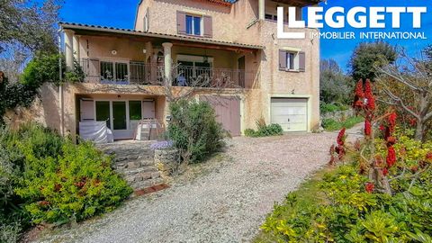 A30529ASR04 - This charming traditional Provencal-style villa built in 2004 is set on a terraced hillside and has one storey. It is arranged over three levels and offers the possibility of creating an additional internally-connected living space of 9...