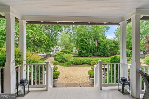 Stunning property in my favorite all-time location and what is one of my finest listings! Fully gated with remote entry the rural feel of this in-town country estate is unequaled! This could be MIddleburg! Settlement can be flexible! A quick 10 minut...