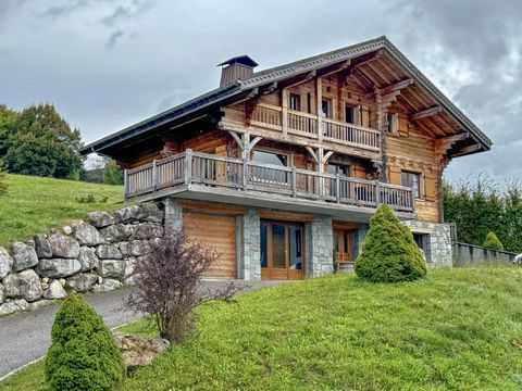 Between the village of Flumet and Praz sur Arly, detached chalet with stunning uninterrupted mountain views. On the ground floor: entrance hall, gym, utility room, dressing room, apartment comprising: kitchen/living room area, bedroom, shower room, s...