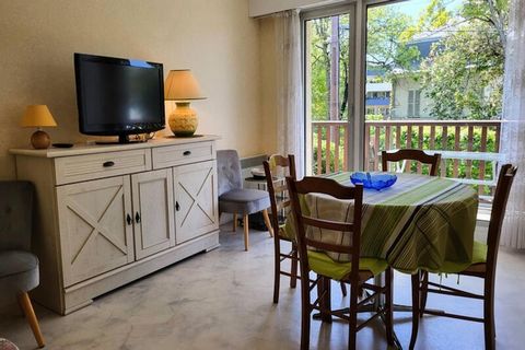 This charming 2-room apartment in the heart of Cabourg offers comfortable accommodations for up to 4 people. The living/dining room features a sofa bed, TV, and a balcony with a peaceful, tree-lined view. The bedroom is furnished with a 140x190 bed. ...