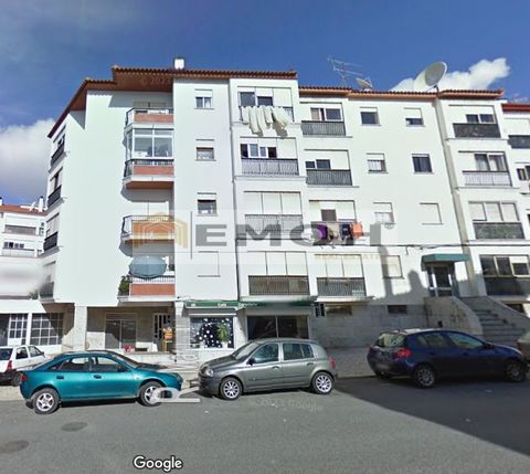 3 Bedroom Apartment Technical School Neighborhood NOTE: We no longer present photos for the reason that the property is occupied with the tenant expected to leave at the end of April Property in need of works, We present this excellent Investment opp...