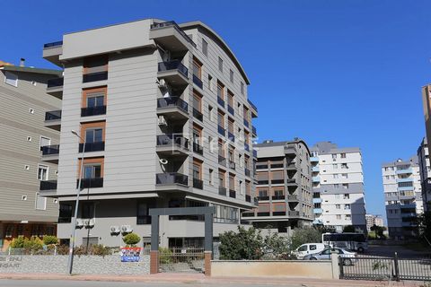 Appartement met 4 Slaapkamers, Gemeubileerd te Koop in Antalya Konyaaltı met Zwembad en Uitzicht op de Bergen Duplex appartement te koop is gelegen in Antalya Konyaaltı Sarısu buurt en is gelegen in een complex met een zwembad en buiten parkeerplaats...