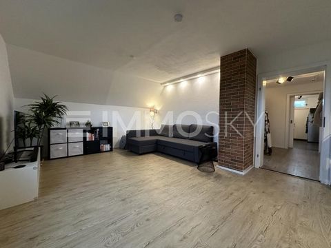 Descubra este ático recién renovado, que impresiona por su confort moderno y su carácter encantador. Este apartamento le ofrece un hogar acogedor en un estado atractivo y bien mantenido, ideal para aquellos que aprecian tanto el estilo como la funcio...