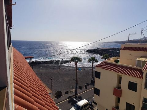 En lägenhet till salu på fjärde och sista våningen i en byggnad som ligger i ett oslagbart läge vid stranden och mindre än 200 meter från La Galera Yacht Club. Med bekväm tillgång till alla nödvändiga tjänster och med goda förbindelser till närliggan...