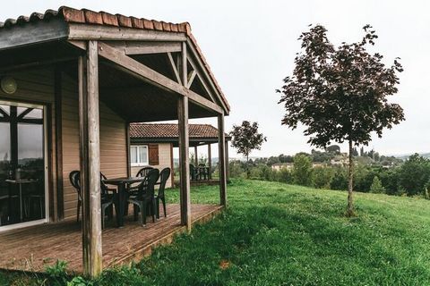 ¡Organiza tus vacaciones en un entorno cálido y paisajístico, en el cruce de los departamentos de Tarn, Garona y Aveyron! La Résidence les Hameaux des Lacs está situada en el corazón de la campiña montañosa, en lo alto de una colina rodeada de lagos,...