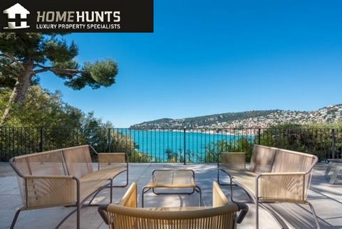 Discover this 5 bedroom townhouse , approximately 197sqm, located frontline by the beach in Villefranche-sur-mer.  With a private garden of 120 m2 offering generous outdoor space and splendid views over the bay of Villefranche-sur-mer. On the first f...