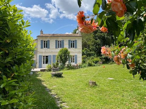 This is a family home or holiday home full of charming surprises that give it real character! Sheltered from view, this beautiful 4-bedroom Gironde house is gradually revealed behind a gate. From the layout to the way you move from room to room, insi...