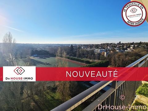 91860 ÉPINAY-SOUS-SÉNART À VENDRE APPARTEMENT T3 DE 73,10 m² Appartement traversant, avec magnifique vue imprenable, situé dans une copropriété très bien entretenue et sécurisée, dont l'immeuble a été rénové énergétiquement en 2021. L'appartement ave...