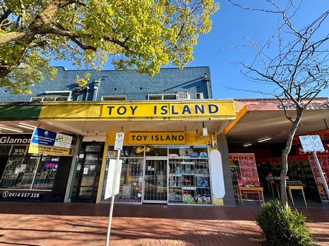 Prime Retail Space with Rear Storage in Vibrant Croydon! Cameron is thrilled to present an exceptional ground-floor retail property for sale, situated in the bustling heart of Croydon's lively shopping village. This property is nestled in Melbourne's...