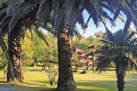 Hier woon je direct aan het strand en in het hart van de Costa Verde: Gebaseerd op de eilandtypische dorpjes, zijn de gebouwen met de praktisch ingerichte appartementen verspreid over een ca. 2 hectare groot terrein met Corsicaanse macchia en palmbom...