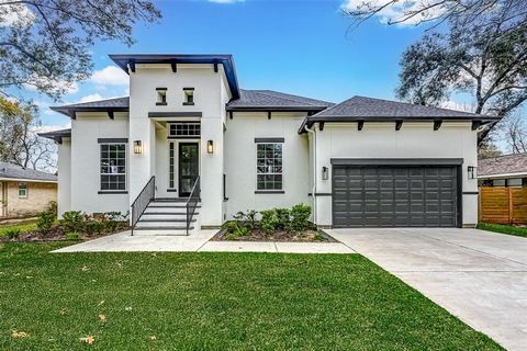 HELLO GORGEOUS! New construction by Versailles Custom Homes in Jersey Village offers 4 spacious bedrooms, 3 full bathrooms & an attached 3-car tandem garage. This *mesmerizing* home features a modern exterior & elevation, a lush lawn, mature trees, a...