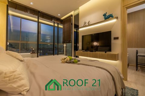 Introducing a luxurious 1-bedroom condominium located on the 33rd floor of Skypark Lucean Jomtien Pattaya, offering 40 square meters of elegantly designed living space for 6.99 million baht. This residence provides breathtaking sea views and a sophis...