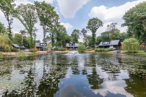 Dit vrijstaande chalet ligt op het ruim opgezette en bosrijke vakantiepark Landgoed De Scheleberg. Midden in de natuur, maar toch op slechts 7 km. van de stad Ede en 5 km. van het plaatsje Lunteren. Dit moderne en lichte chalet beschikt over een woon...