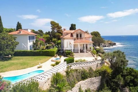 CAP D'AIL, waterfront, just a few minutes' walk from Monaco. Set in a private and absolutely quiet area, this property comprises two villas to renovate, built on a plot of approximately 1,600m². The main house of Belle Époque-style is composed of an ...