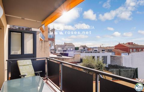 Energy Certificate: 4ZLLZ6DMJ Unique opportunity in Torroella de Montgrí: Newly renovated, modern and charming apartment, ideal for those looking for comfort and tranquility in an unbeatable location. With a well-distributed area, it consists of 2 br...