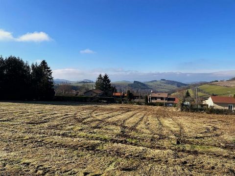 Nathalie Collon vous présente sur la commune de Violay, un terrain constructible et viabilisé de 1030 m². La vue dominante et dégagée est un vrai plus pour une belle construction ouverte sur l'extérieur, Violay est idéal pour profiter de cette vue un...