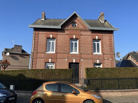 Das Hotel liegt in Foucarmont, einer Marktstadt mit allen Geschäften, Schulen, Gesundheitsberufen und in der Nähe der A 28 Rouen / Abbeville, wunderschön restauriertes Herrenhaus aus den 1930er Jahren, mit einer Wohnfläche von ca. 152 m2 auf einem Au...