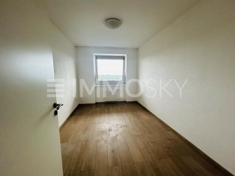 Witamy w tym uroczym apartamencie, który łączy w sobie zarówno przytulność, jak i funkcjonalność. Z małym mieszkaniem o powierzchni 27 mkw i dużym mieszkaniem o powierzchni 89 mkw., ten dom oferuje wystarczająco dużo miejsca dla różnych stylów życia....