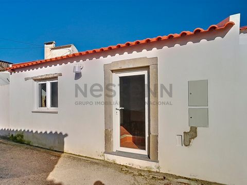 1+1 storey house, completely renovated in Reguengo Grande, Lourinhã. This villa comprises: -Living room; - Kitchen equipped with electric hob, extractor fan, water heating cylinder, microwave, fridge, electric kettle, washing machine; - Bathroom; -Ro...