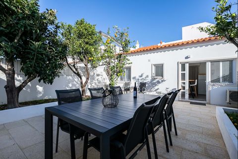 Located in Tavira. Exclusive House in the Center of Tavira, Renovated in 2023. This property combines comfort and functionality and is located just a few minutes from Tavira Castle and the Roman Bridge. Features: East/West orientation, ensuring excel...