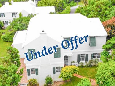 Located in SOUTHDOWN FARM #19 - UNDERDOWN, Southampton. UNDER OFFER Underdown - A Hidden Gem in Southampton Welcome to Underdown , a charming 2-bedroom, 2-bathroom duplex with a versatile separate office/gym space, perfectly situated in one of Southa...