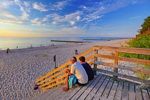 Een familievakantieoord in een rustige, afgelegen omgeving, op 220 m van het strand. Slechts een paar stappen naar het centrum van het resort. Er staan in totaal 8 houten rijtjeshuizen ter beschikking van de gasten. Alle huizen hebben een aparte inga...