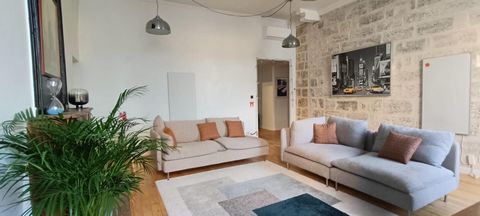 Magnifique appartement, trois chambres, centre.