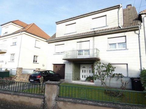 Maison traditionnelle spacieuse.