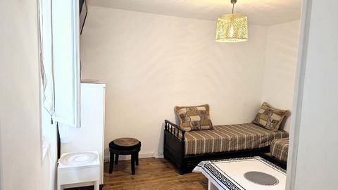 STUDIO F1 de 22m2, une cuisine séparée, une salle et WC .