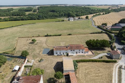 Maison ancienne et gîte, rénovée, 7467 m² terrain