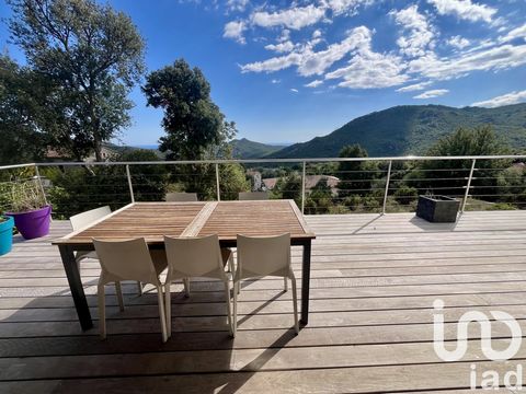 iad France - Stéphanie Verpillon vous propose: Très belle vue mer et montagne pour cette jolie maison contemporaine de 140 m² au coeur d'un magnifique environnement naturel. La maison propose de très belles prestations, de grandes baies vitrées dans ...