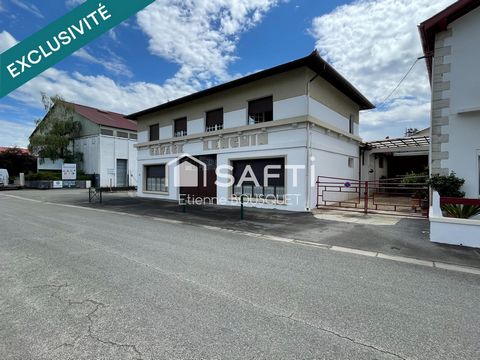 Batiment idéalement situé à St Palais !
