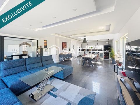 Villa Contemporaine avec piscine intérieure