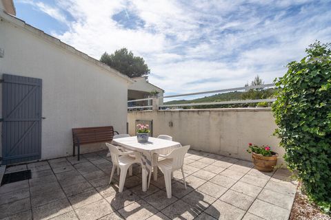 This alluring villa is in Pouzols-Minervois is ideal for a family. It can accommodate 4 guests and has 2 bedrooms. This property has a private swimming pool with sun loungers for you to unwind after a long day. The lake lies 5 km from the villa. Try ...