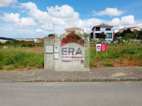 Plot of land with 258m2, for construction of townhouse, with an area of 90m2 and construction area of 280m2 plus 30m2 of annex. Quiet area with several services and shops, 5 minutes from the village of Lourinhã and 10 minutes from the region's beache...