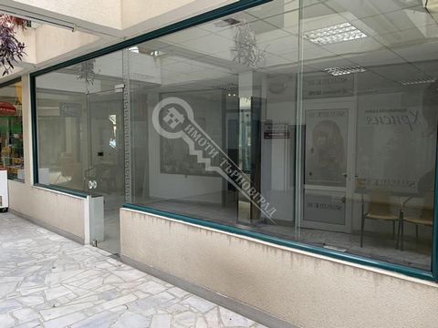 Imoti Tarnovgrad le ofrece una tienda en la parte central de la ciudad de Tarnovgrad. Gorna Oryahovitsa. La propiedad tiene una superficie de 55 metros cuadrados. y consta de un local comercial, un almacén y un baño, y la calefacción se resuelve medi...