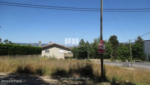 Land with 609 m2 for construction. Good solar orientation and easy access. Quiet area. Ref.: VCM11523(1) FEATURES: Land Area: 609 m2 Area: 609 m2 Used Area: 609 m2 Energy Efficiency: Exempt ENTREPORTAS Founded in 2004, the ENTREPORTAS group with more...