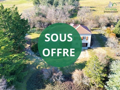 Annonay real estate is pleased to offer for sale this architect house of 130 m2 with its complete basement of 136m2, all on a plot of 2467m2, nestled in the hollow of a beautifully wooded park, out of sight and in absolute calm. A single-storey acces...