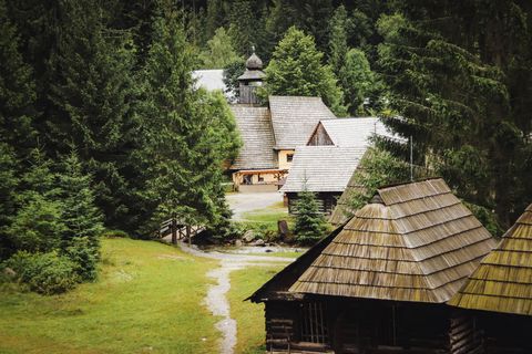 Stay in the heart of the Slovak Paradise, from where you can take easy walks as well as more challenging hikes to the gorges of the Slovak Paradise. You can indulge in cycling and in winter you can enjoy great skiing. The cottage offers several floor...
