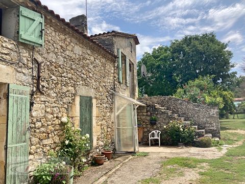 This pretty old stone house needs to be revived. Located in a hamlet on the edge of the village, it is quiet with a garden of 2500m2. Work was carried out in the early 80s and since then the roof has been redone eight years ago. Today we must revive ...