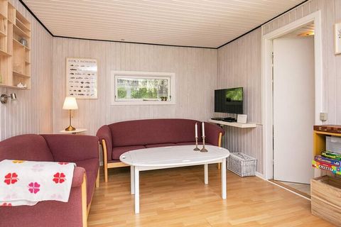 Dom wakacyjny z 1978 roku odnowiony w 1991 roku położony na ustronnym terenie z wysokim drzewem z kominkiem i małym strumieniem w Stoense. W domku znajdują się 3 sypialnie podzielone na 2 z łóżkiem podwójnym i 1 z łóżkiem pojedynczym. Jest toaleta z ...