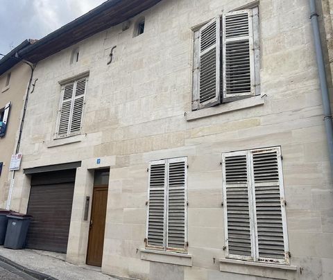 In the historic center Beautiful building of 11 studios partly furnished rented by the year or in AIRBNB and possibility to increase the yield. CURRENT MONTHLY INCOME FROM 3500 € TO 3600€ i.e. from 42 000 € to 43 000 € per year and at a ratio of 10%....