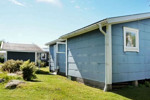 Welcome to this well-planned holiday home, set in a lovely environment, with fields, beaches and cliffs all around it. You will be living close to a nature reserve and there are beaches within walking distance. The cottage has a light and airy living...