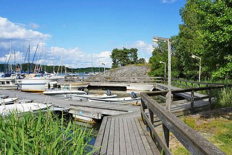 Welcome to this picturesque little cottage in Arkösund, close to the archipelago which is known as one of the pearls of the Baltic Sea. The cottage is located on a shared plot of land with the owner, but is still quite secluded and built 2013 with a ...