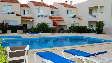 2 bedroom duplex villa with 2 swimming pools (adults and children) in gated community, Sagres private parking, 5 minutes from the beach of Martinhal, Mareta and Tonel and close to Porto da Baleeira. The house is spacious and both bedrooms with built-...