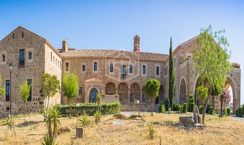 Hotel 4 stelle in vendita in un convento del XVI secolo situato nella provincia di Cáceres, in Estremadura, a 500 m dal centro di una città di 2.000 abitanti, dichiarata Patrimonio dell'Umanità e con una ricca cultura gastronomica, circondata da vast...