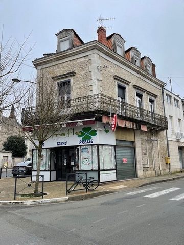 In this stone building in the city center of Perigueux. On the ground floor there is a business with an area of 80m2 with a cellar of the same area. On the first floor an apartment with 3 bedrooms, with an area of 75m2 to be refreshed. On the second ...