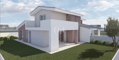 This portion of a semi-detached house in Castelnuovo del Garda, in the hamlet of Sandrà, offers a cozy and modern environment, with an open-plan living room-kitchen that gives access to the large 138sqm garden, a bathroom, a storage room and a master...
