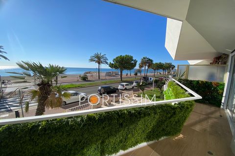 Cagnes-Sur-Mer / 2-room apartment on the seafront with parking In a very popular residence in Cagnes-Sur-Mer on the seafront, magnificent 2-room apartment for sale crossing completely renovated with high quality materials. It consists of a living roo...
