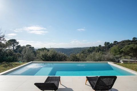 In the commune of Tourrettes-sur-Loup, in a dominant position in a quiet, residential area not far from the village, this 2021 house enjoys panoramic views over the surrounding hills and the Mediterranean horizon; with a swimming pool, it sits on 123...